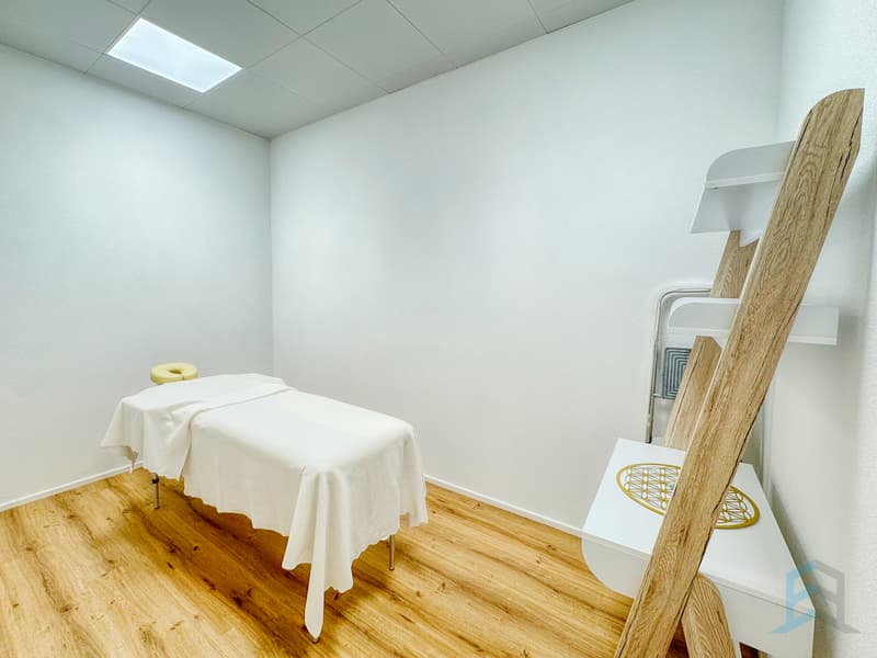 A LOUER salle de consultation dans local entièrement rénové au centre (1)