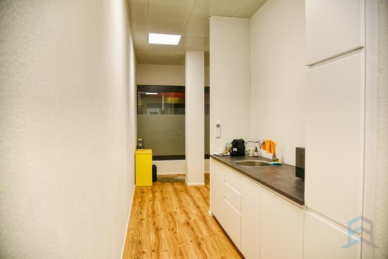 A LOUER salle de consultation dans local entièrement rénové au centre (3)