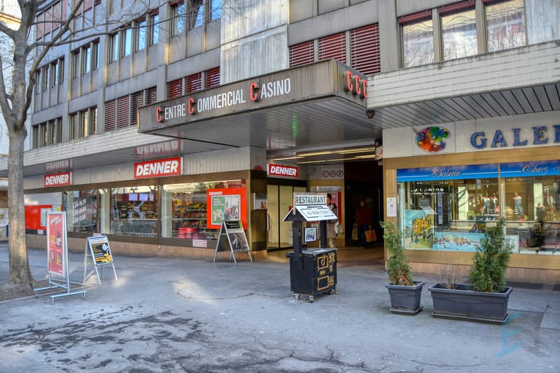 A LOUER salle de consultation dans local entièrement rénové au centre (9)