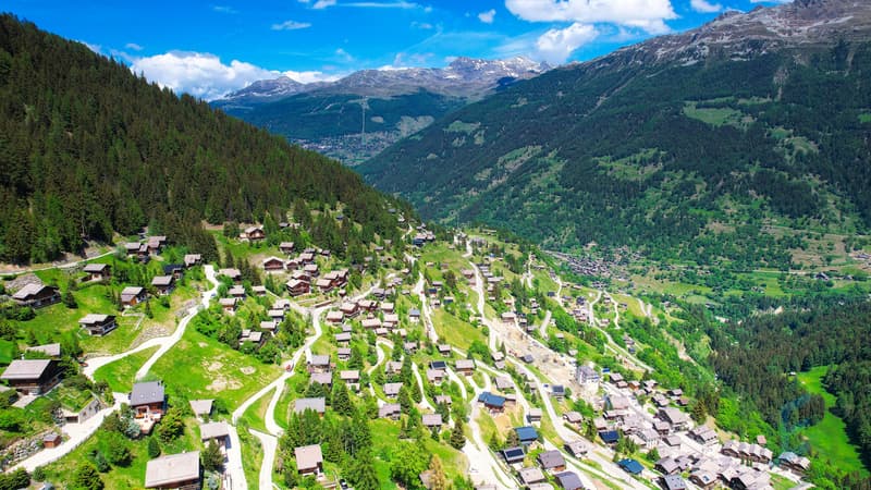 Terrain Grimentz - Vue drone / Grundstück Grimentz - Drohnenansicht / Terrain Grimentz - Drone view