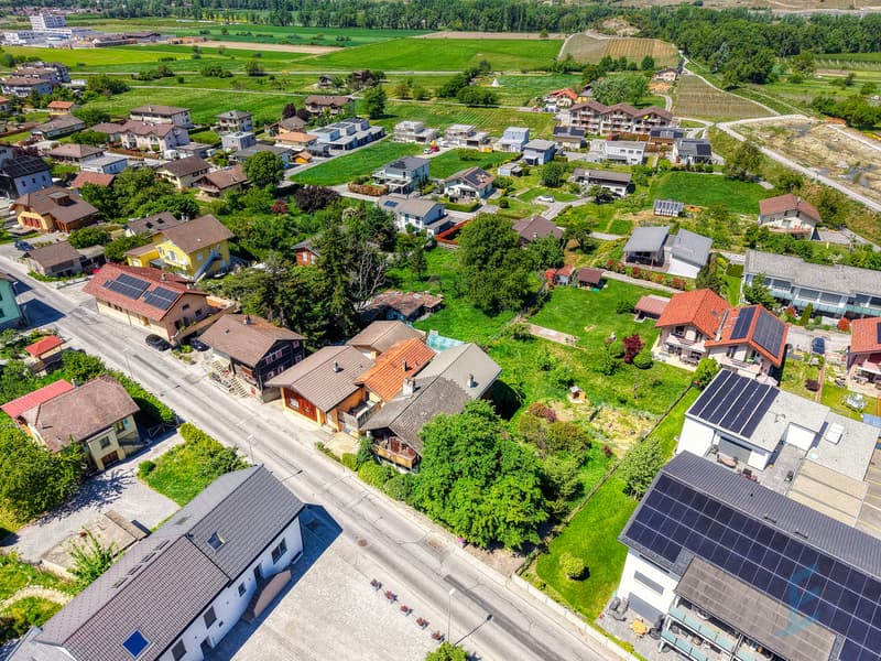 Immeuble de 3 appartements à Réchy- Vue drone / Gebäude mit 3 Wohnungen in Réchy- Drohnenansicht / 3-unit apartment building in Réchy - Drone view