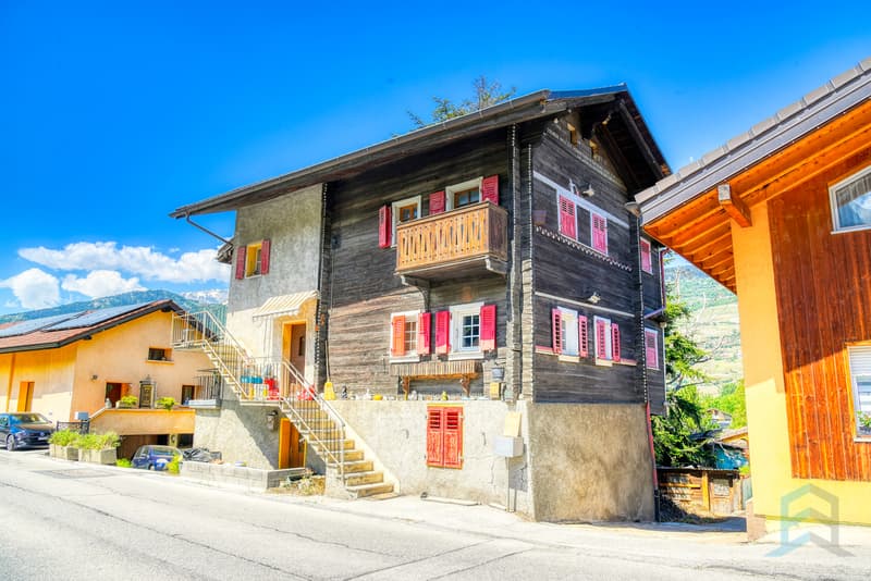 Immeuble de 3 appartements à Réchy / Gebäude mit 3 Wohnungen in Réchy / 3-unit apartment building in Réchy