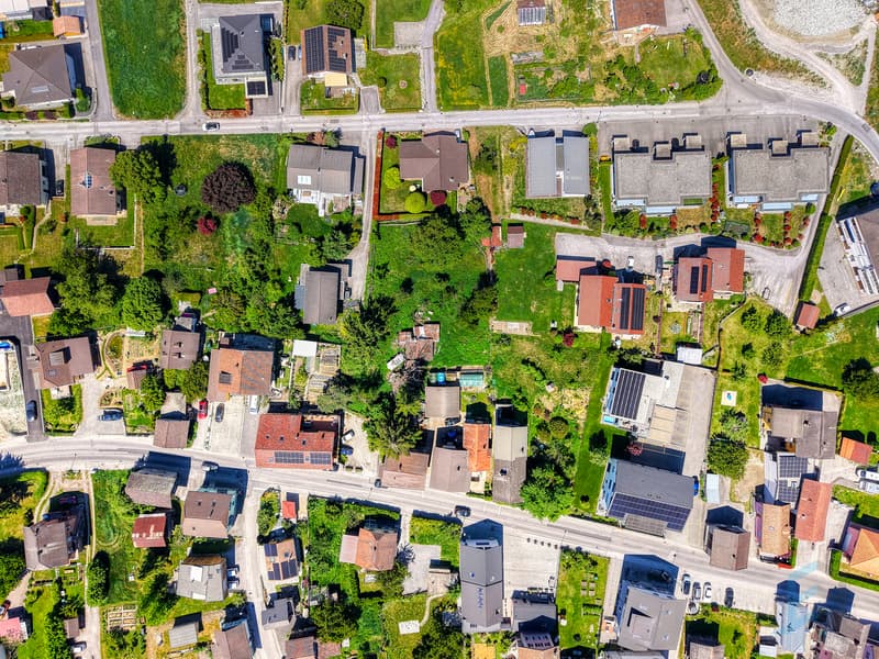 Immeuble de 3 appartements à Réchy- Vue drone / Gebäude mit 3 Wohnungen in Réchy- Drohnenansicht / 3-unit apartment building in Réchy - Drone view