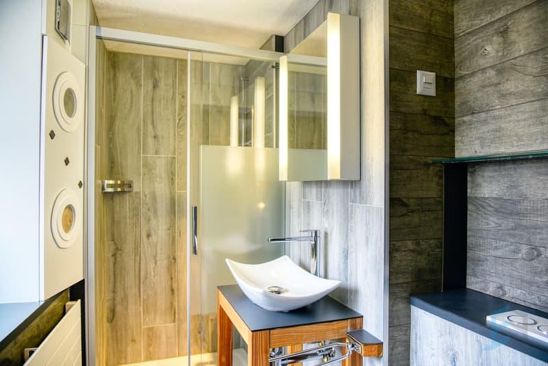 Maison villageoise -Sale de douche annexe 2 / Dorfhaus - separates Duschbad 2 / Village House - Separate Shower Room 2