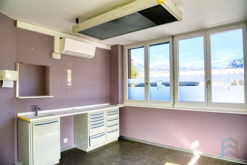 Local commercial Chalais - Cabinet 1 / Gewerbeimmobilie in Chalais - Büro 1 / Commercial Space in Chalais - Office 1