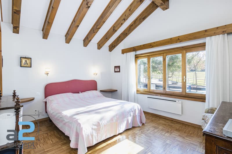 Au coeur de Crans et en bordure du golf, chalet de deux logements (8)