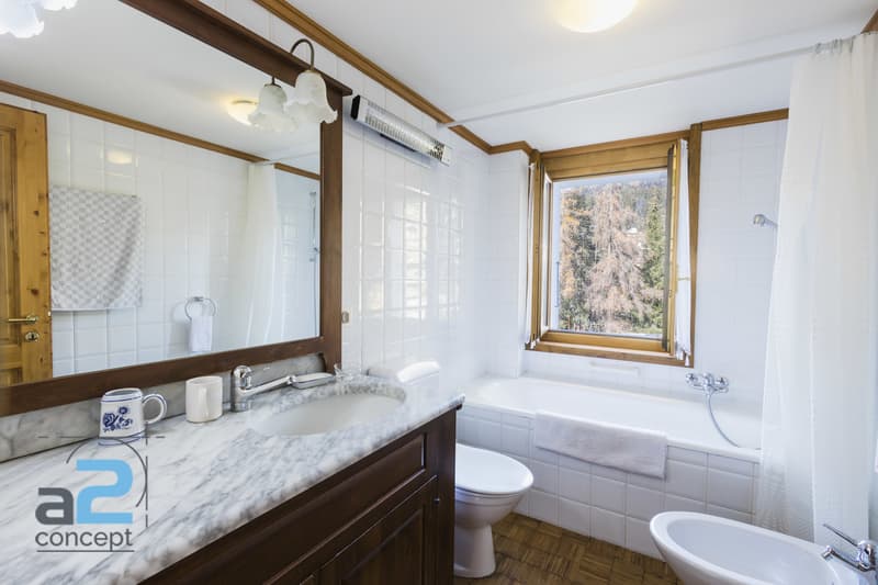 Au coeur de Crans et en bordure du golf, chalet de deux logements (9)