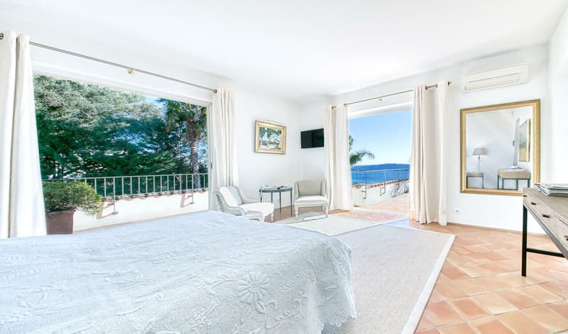 LOCATION ÉTÉ - VILLA LUXUEUSE AVEC VUE SUR LA MER ET ST TROPEZ (9)