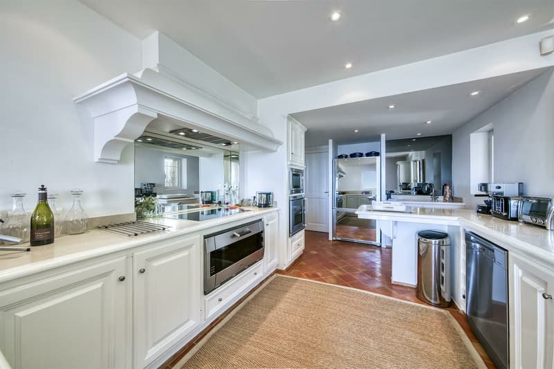 LOCATION ÉTÉ - VILLA LUXUEUSE AVEC VUE SUR LA MER ET ST TROPEZ (6)