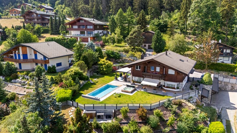 Chalet de standing de 9 pièces avec piscine extérieur et sauna (11)