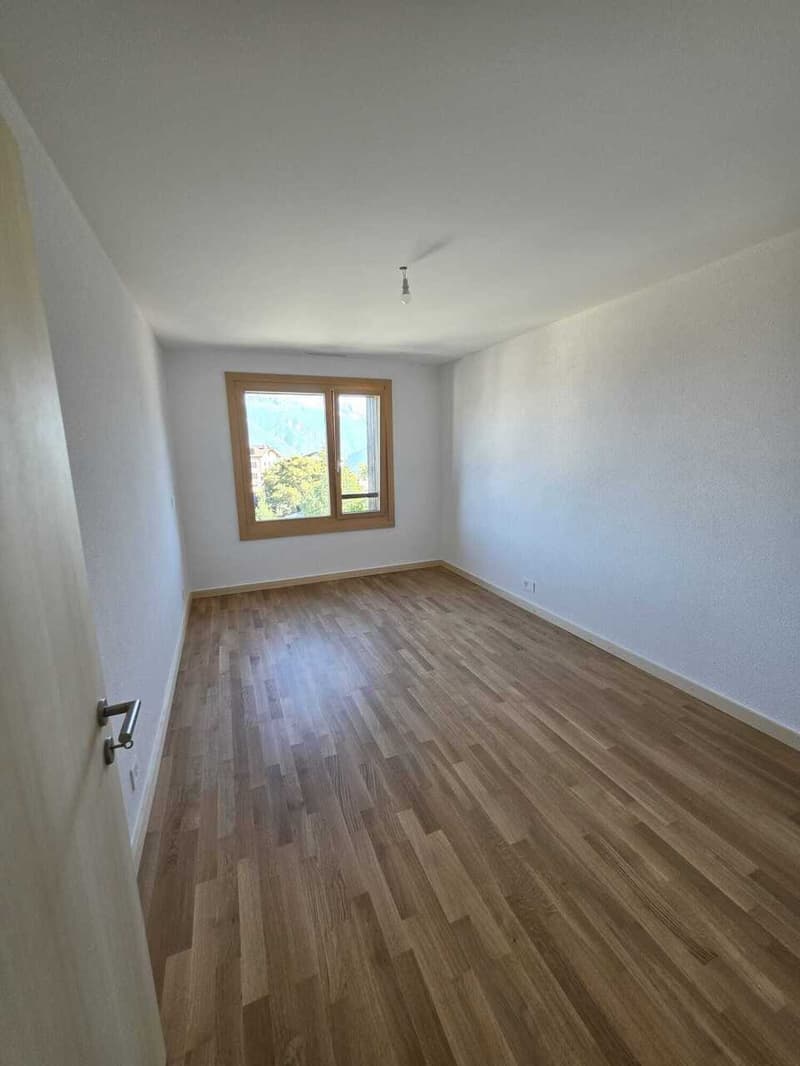 Location à l'année: appartement neuf au coeur du village de Montana (5)