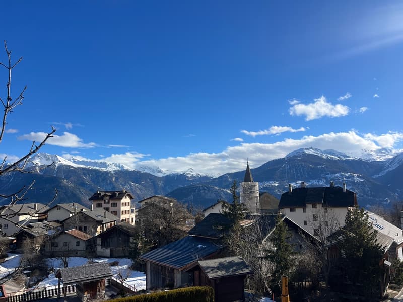 Location à l'année: appartement neuf au coeur du village de Montana (1)