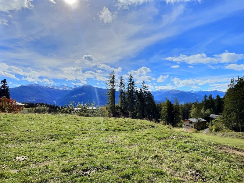 "A construire à Crans - Cadre Verdoyant, vue montagnes"