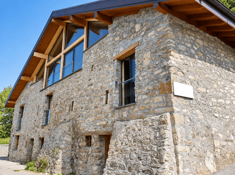 Historique grange rénovée à Chamby avec vue sur le lac et les montagnes (2)
