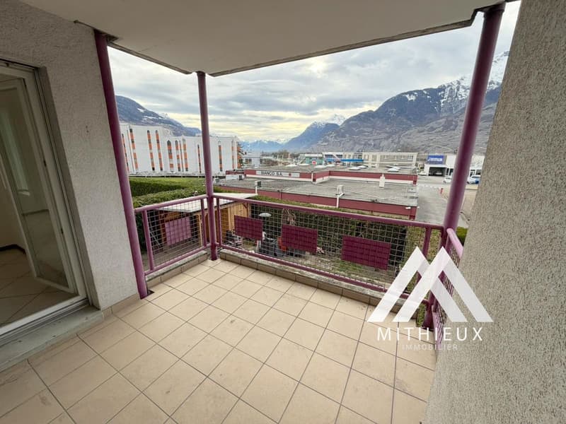 À louer - Appartement 4.5 pièces idéalement situé à Conthey (10)