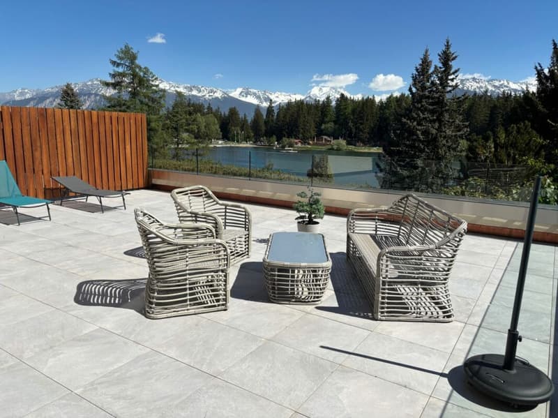 Studio avec terrasse de 70 m² face au lac de la Moubra. (1)