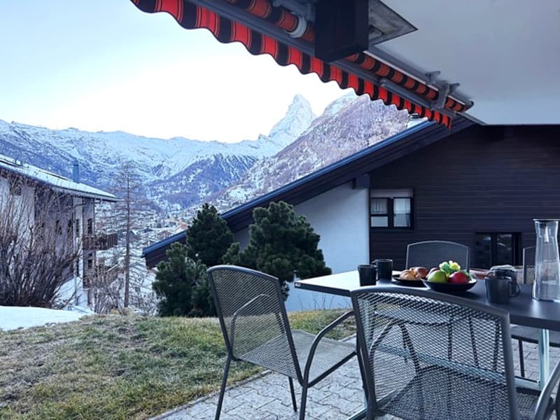 Charmante 2.5-Zimmer-Terrassenwohnung mit atemberaubendem Bergblick in Zermatt (1)