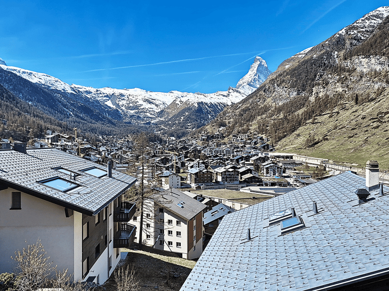 Charmante 2.5-Zimmer-Terrassenwohnung mit atemberaubendem Bergblick in Zermatt (2)