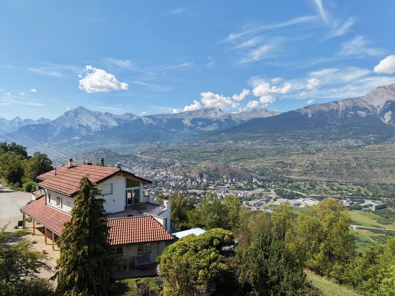 Restaurant avec logement et fort potentiel à Vex (1)