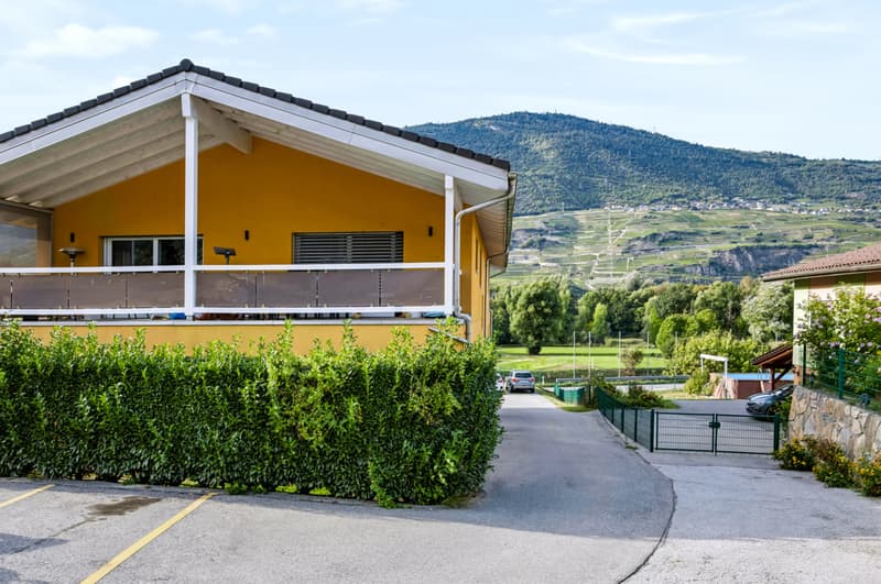 Appartement 3.5 pièces avec jardin privatif à Grône (1)