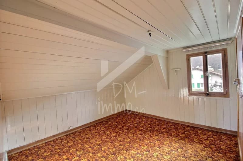 Emplacement recherché pour ce chalet à rénover, agrandissement possible (5)