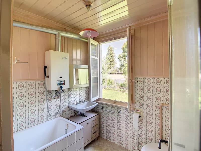 Emplacement recherché pour ce chalet à rénover, agrandissement possible (7)