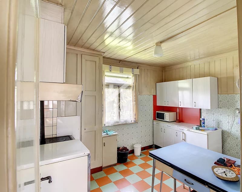 Emplacement recherché pour ce chalet à rénover, agrandissement possible (6)