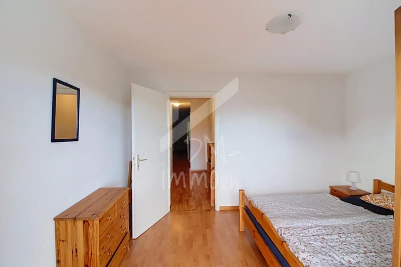 2.5 pièces traversant avec loggia et balcon (5)