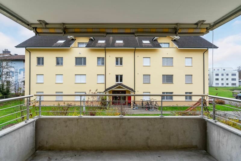 Attraktive 2.5-Zimmer-Wohnung mit Balkon in Sulgen (8)