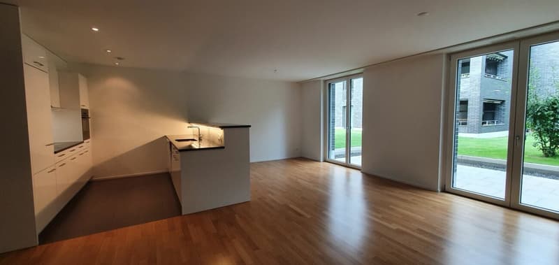 Zentral Wohnen mit Sitzplatz! (2)