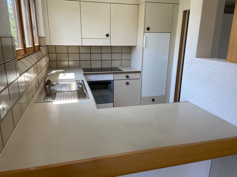 modern kitchen with white cabinets, stainless steel sink, electric stove, dishwasher, refrigerator, tiled backsplash, power outlet