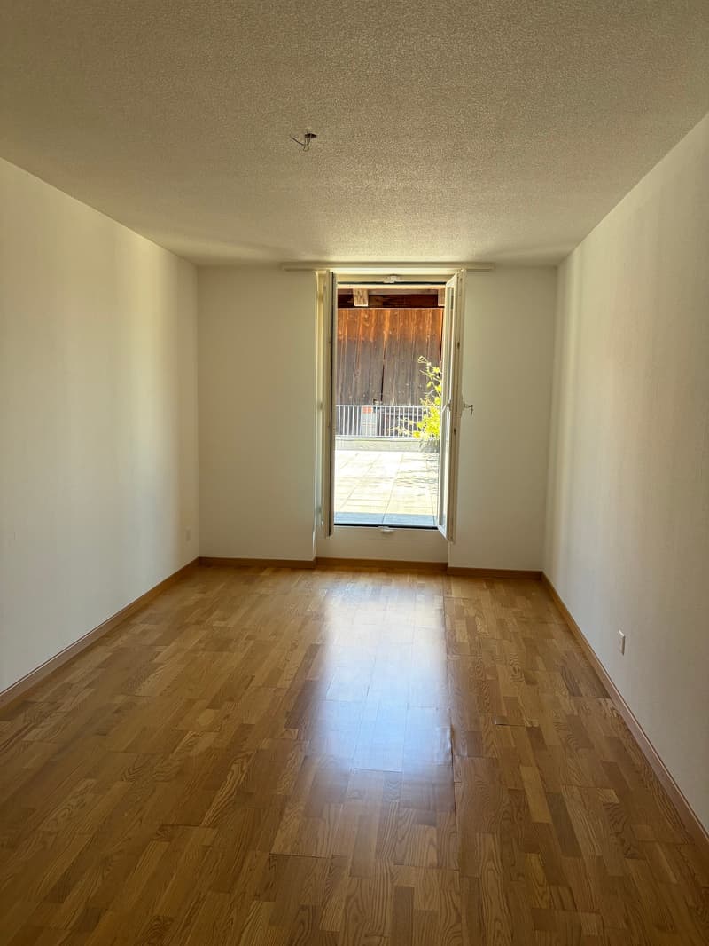 Grosszügige 3½ -Zimmer-Wohnung im Herzen von Erlach (5)