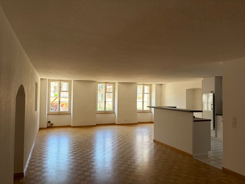 Grosszügige 3½ -Zimmer-Wohnung im Herzen von Erlach (2)