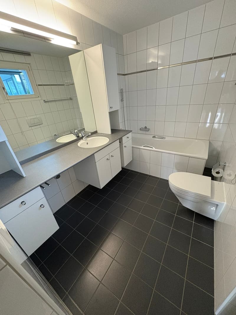 Helle 3.5-Zimmer-Wohnung mit Balkon und schöner Aussicht in Belp (3)