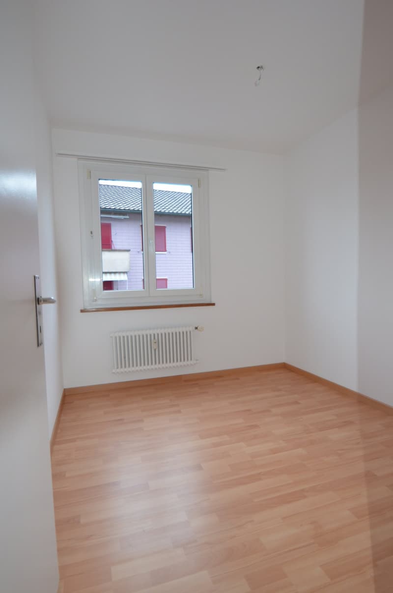 Teilsanierte 3.5-Zimmer-Wohnung an zentraler Lage in Schönbühl (5)