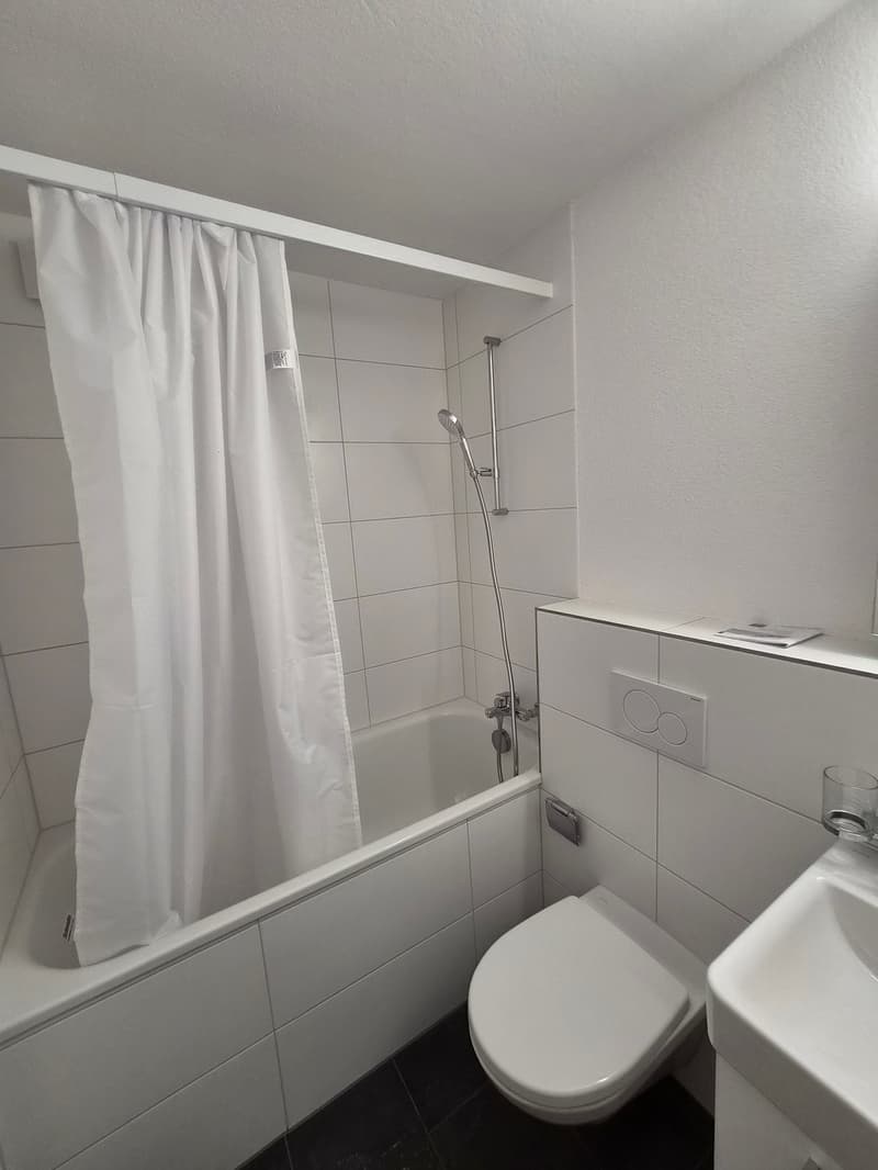 Teilsanierte 3.5-Zimmer-Wohnung an zentraler Lage in Schönbühl (7)