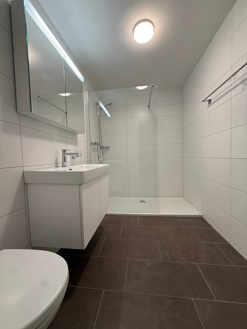 Moderne 2.5-Zimmer-Wohnung in Zollikofen – Neubau mit Balkon und Tiefgarage (4)