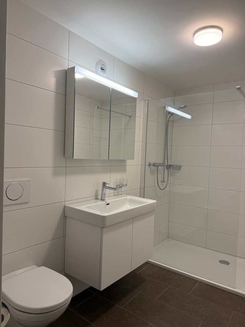 Moderne 2.5-Zimmer-Wohnung in Zollikofen – Neubau mit Balkon und Tiefgarage (3)