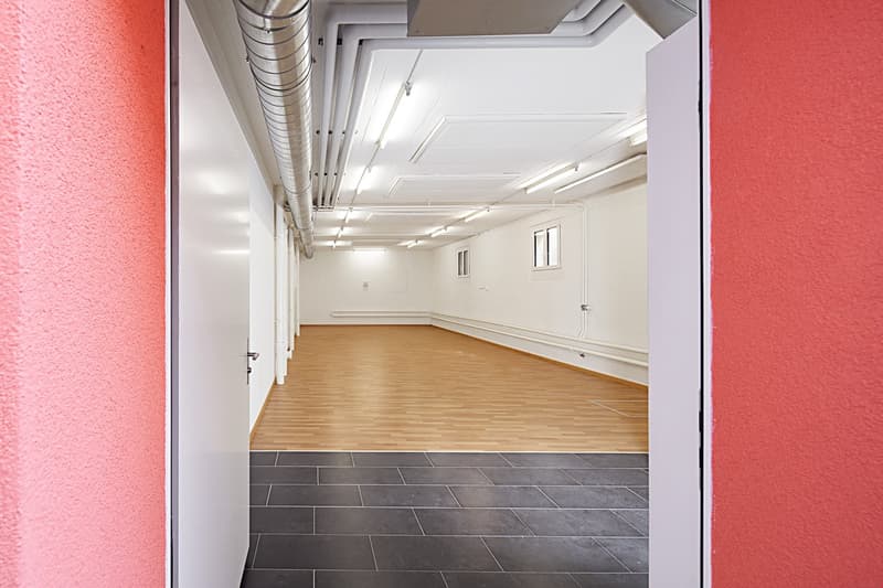 80 m² Raum für Ihre Idee! (2)