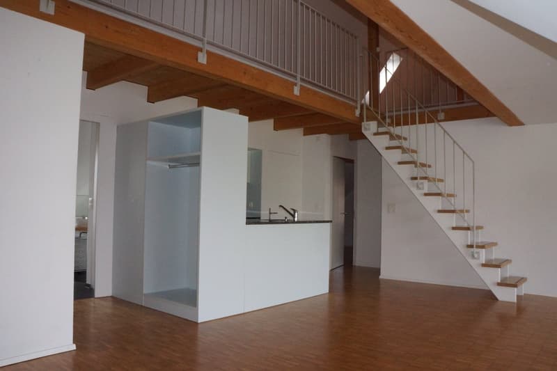 Charmante Dachwohnung mit Galerie im Dorfzentrum (2)