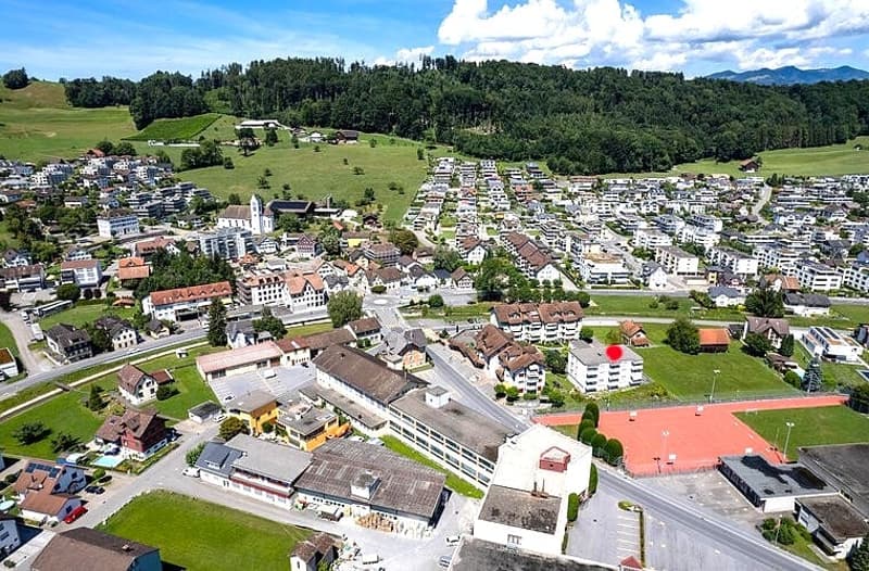 Helle 3.5-Zimmerwohnung mit Balkon in Tuggen (1)