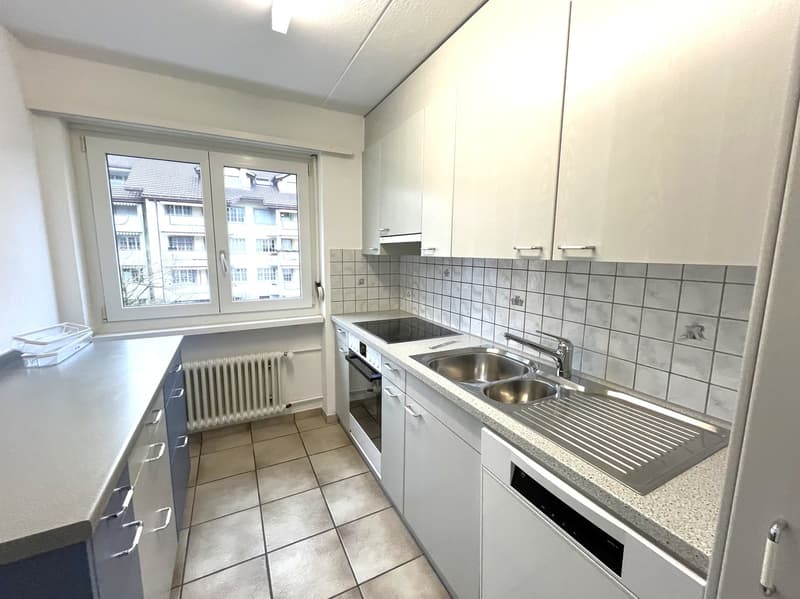 Helle 3.5-Zimmerwohnung mit Balkon in Tuggen (2)