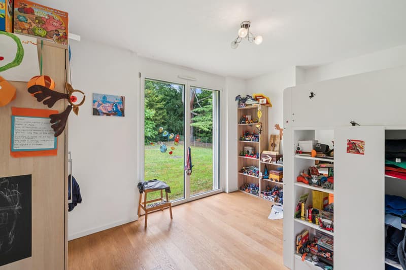 MAGNIFIQUE APPARTEMENT AVEC 4 CHAMBRES & 1300 M² DE JARDIN ! (8)