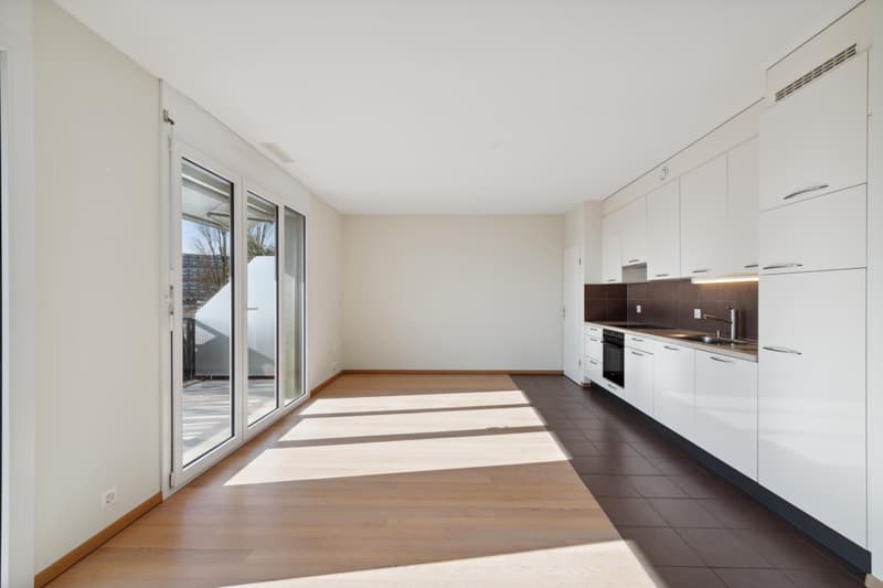 Exclusivité : Spacieux attique de 4 pièces avec grande terrasse et balcon (5)