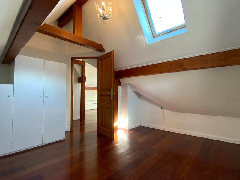 empty room, wooden beams, white wardrobe, wooden floor, wooden door, skylight window