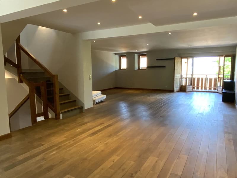 Maison meublée T4 rénovée de 218 m² à louer à Archamps (3)