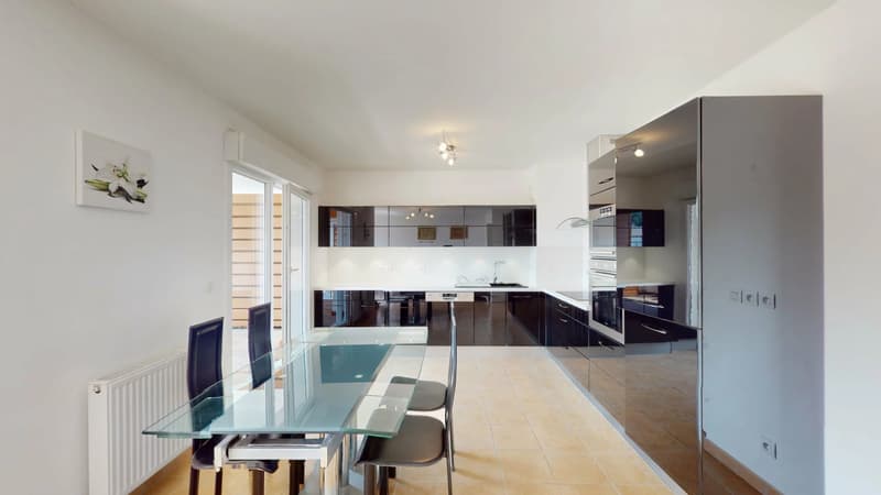 Appartement meublé T4 - 76 m² - Dernier étage avec balcon et cave (3)