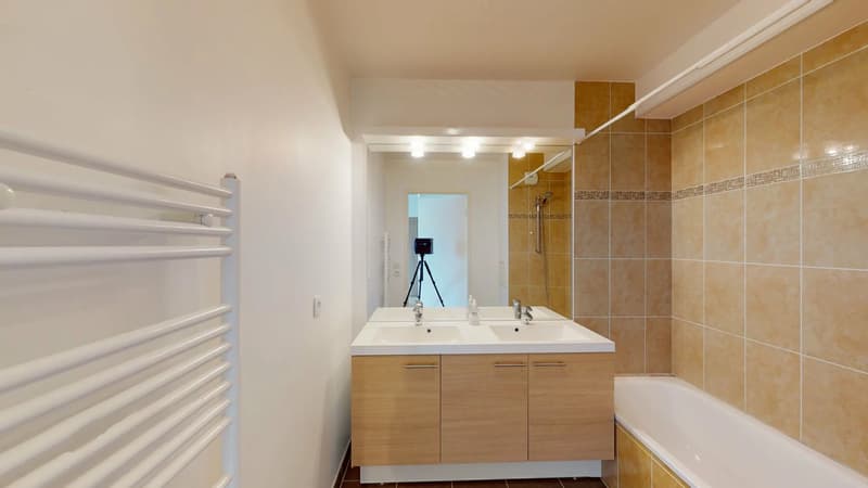 Appartement meublé T4 - 76 m² - Dernier étage avec balcon et cave (13)