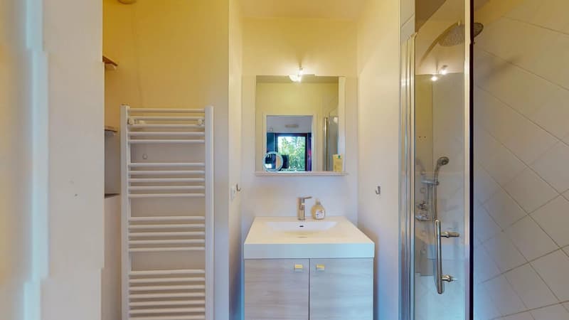 Appartement dernier étage, avec terrasse, proche douane Croix-de-Rozon (13)