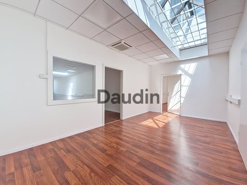 Bureau d'env. 97m2 à Meyrin (2)